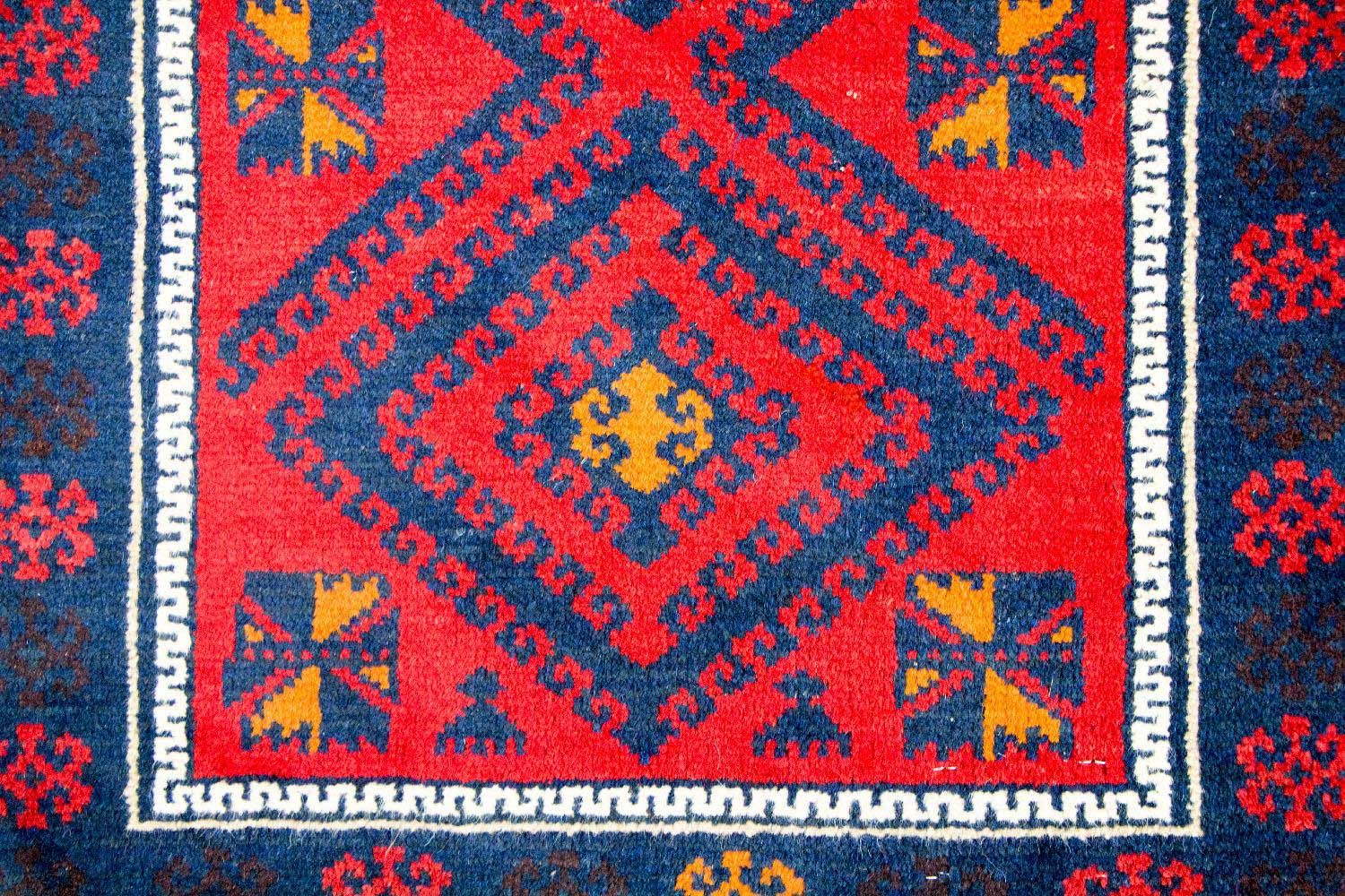Alfombra Belutsch - 135 x 67 cm - rojo
