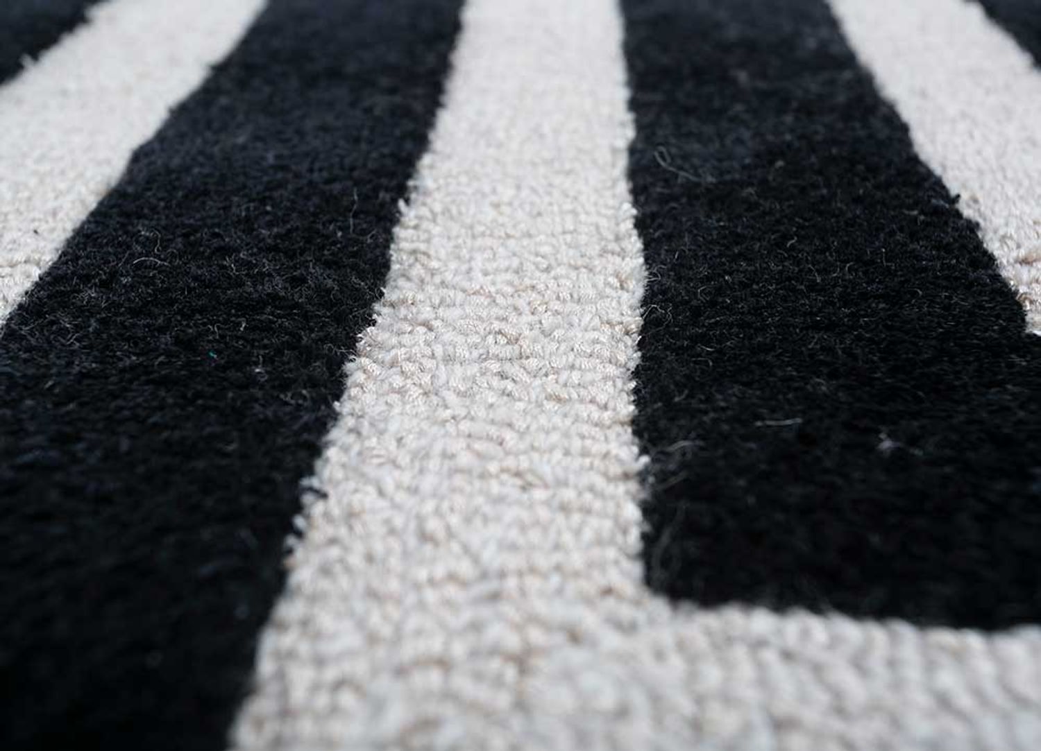 Alfombra de lana - 330 x 240 cm - blanco y negro