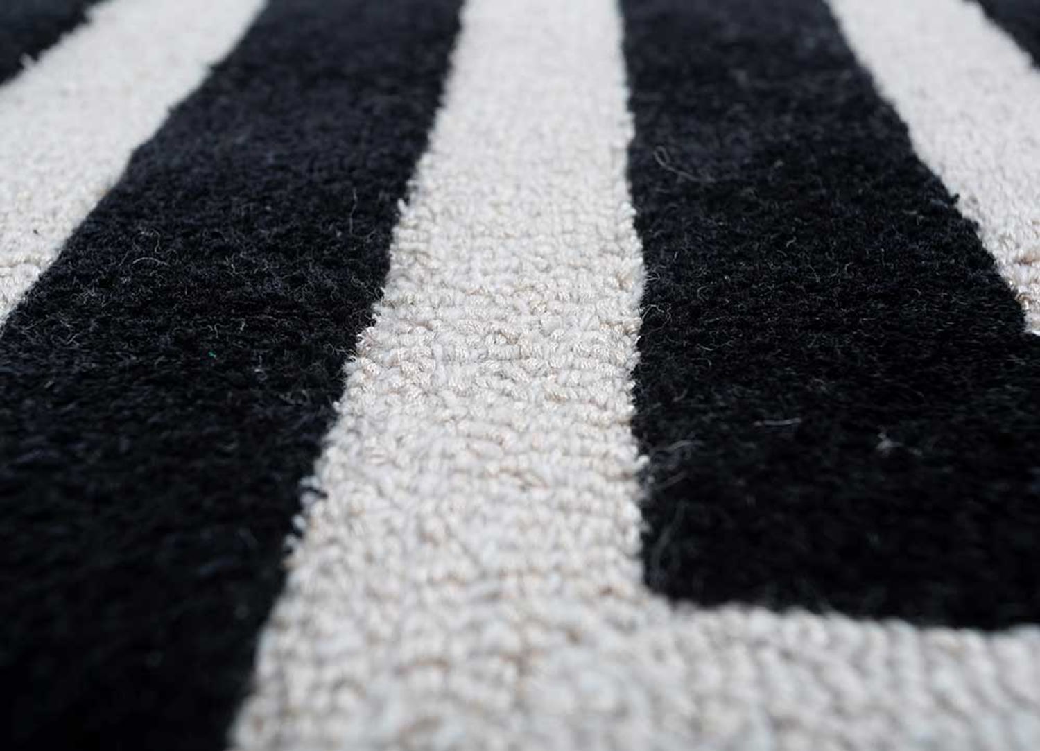 Alfombra de lana - 330 x 240 cm - blanco y negro